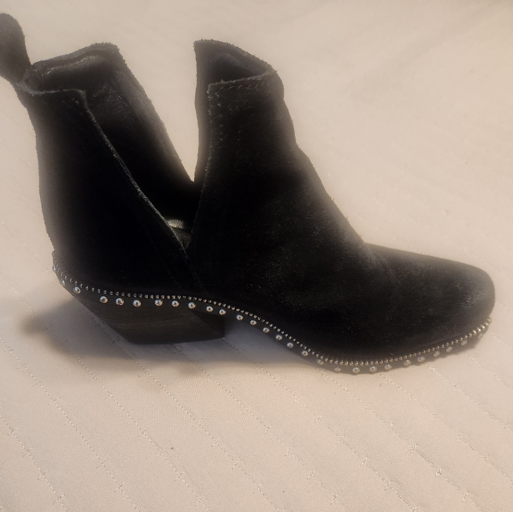 NIB sz6 Jeffrey Cambell Black Oiled Suede Heeled Booties